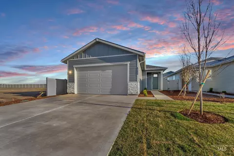 4614 W Quarterhorse Dr, Meridian, ID 83642