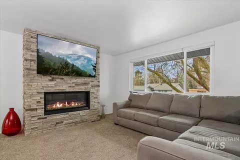 Living - 1184 Downing Dr, Eagle, ID 83616 photo 1 of 2