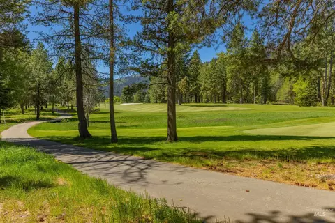 207 Spataro Dr, Donnelly, ID 83615