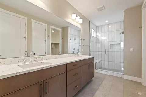 Bath - 5828 W Oxton St, Eagle, ID 83616 photo 1 of 2