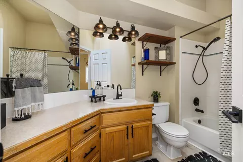 Bath - 1449 N Echo Creek Pl, Eagle, ID 83616 photo 4 of 4