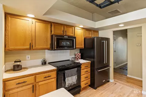 Kitchen - 1449 N Echo Creek Pl, Eagle, ID 83616 photo 3 of 4