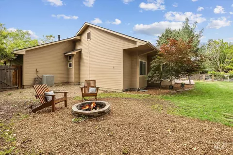 Exterior - 1449 N Echo Creek Pl, Eagle, ID 83616 photo 6 of 9
