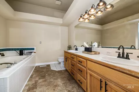 Bath - 1449 N Echo Creek Pl, Eagle, ID 83616 photo 1 of 4