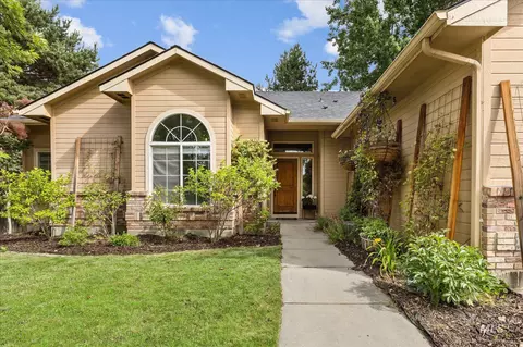 Exterior - 1449 N Echo Creek Pl, Eagle, ID 83616 photo 2 of 9