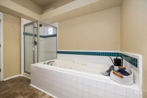 Bath - 1449 N Echo Creek Pl, Eagle, ID 83616 photo 3 of 4