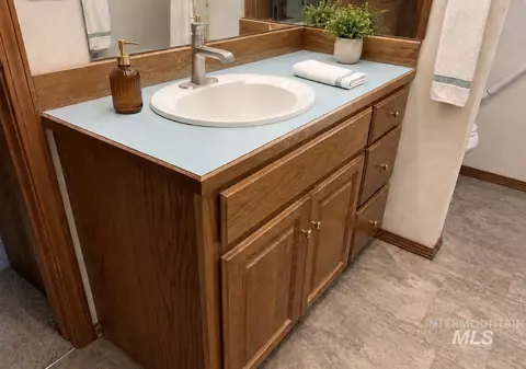 Bath - 1185 E King Rd, Kuna, ID 83634 photo 1 of 1