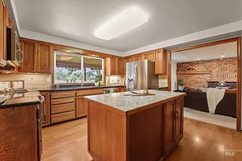Kitchen - 575 N Pebble Beach Way, Eagle, ID 83616 photo 1 of 6