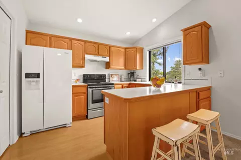 Kitchen - 575 N Pebble Beach Way, Eagle, ID 83616 photo 5 of 6