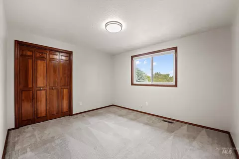 Bedroom - 575 N Pebble Beach Way, Eagle, ID 83616 photo 7 of 9