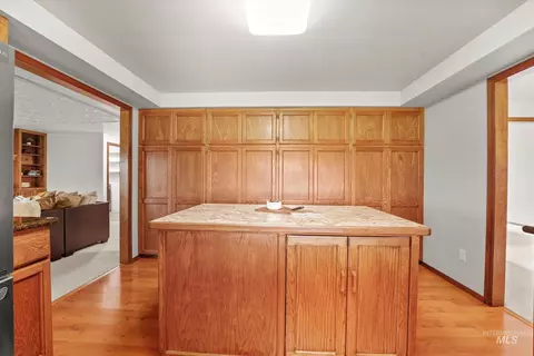 Kitchen - 575 N Pebble Beach Way, Eagle, ID 83616 photo 3 of 6
