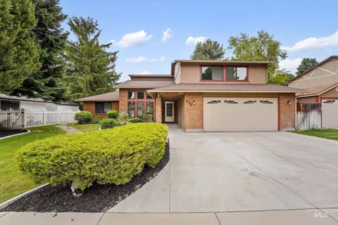Exterior - 575 N Pebble Beach Way, Eagle, ID 83616 photo 4 of 10