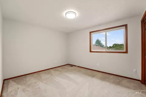 Bedroom - 575 N Pebble Beach Way, Eagle, ID 83616 photo 1 of 9