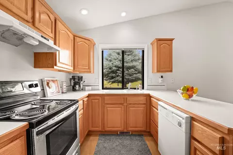 Kitchen - 575 N Pebble Beach Way, Eagle, ID 83616 photo 6 of 6