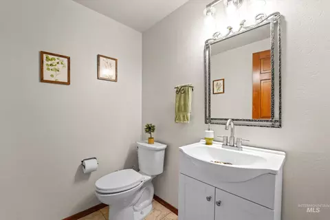 Bath - 575 N Pebble Beach Way, Eagle, ID 83616 photo 1 of 5