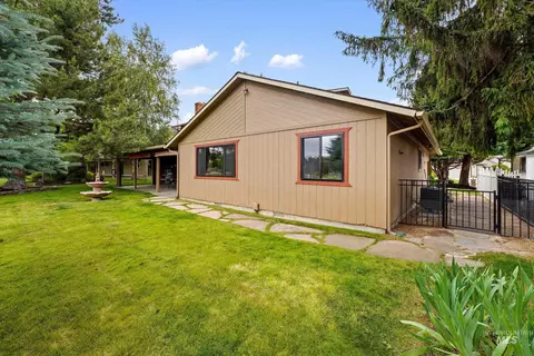 Exterior - 575 N Pebble Beach Way, Eagle, ID 83616 photo 9 of 10