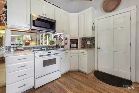 Kitchen - 2831 9th Ave E, Twin Falls, ID 83301 photo 5 of 6