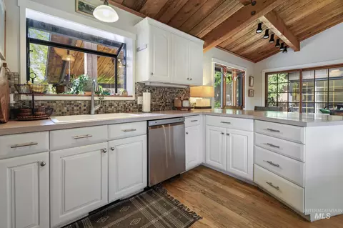 Kitchen - 2831 9th Ave E, Twin Falls, ID 83301 photo 4 of 6