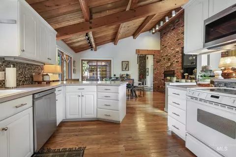 Kitchen - 2831 9th Ave E, Twin Falls, ID 83301 photo 6 of 6