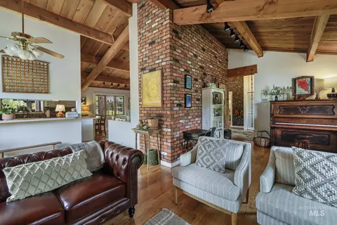 Living - 2831 9th Ave E, Twin Falls, ID 83301 photo 1 of 4