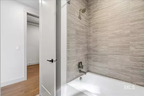 Bath - 801 E Crescendo St, Meridian, ID 83642 photo 3 of 3