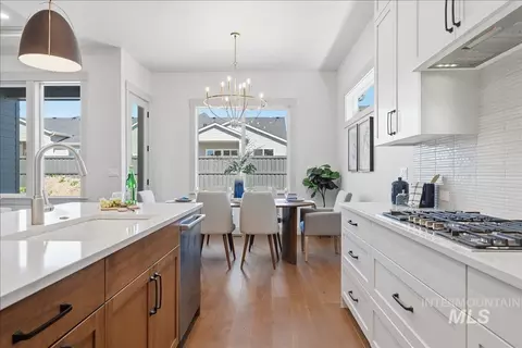 Dining - 801 E Crescendo St, Meridian, ID 83642 photo 1 of 4