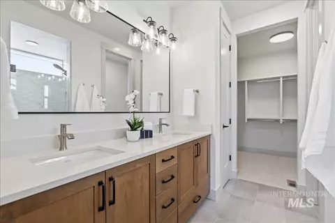 Bath - 801 E Crescendo St, Meridian, ID 83642 photo 1 of 3