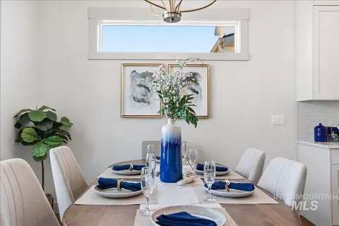 Dining - 801 E Crescendo St, Meridian, ID 83642 photo 3 of 4