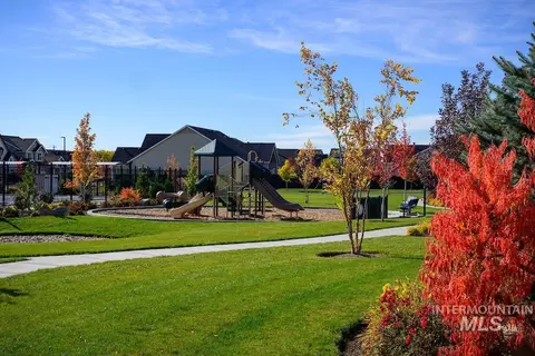 Exterior - 801 E Crescendo St, Meridian, ID 83642 photo 2 of 2