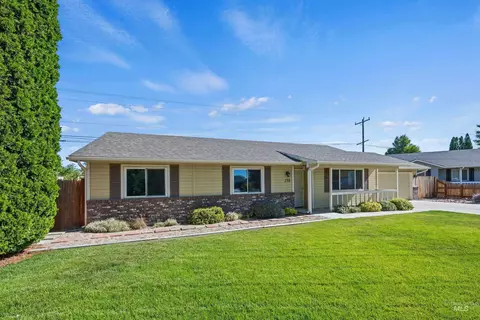 156 Eastbrook Ct, Meridian, ID 83646
