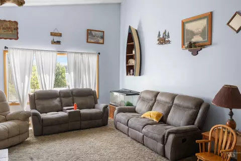 Living - 305 Walnut St, Nezperce, ID 83543 photo 1 of 2