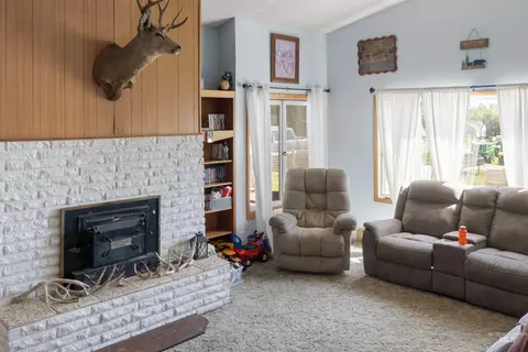 Living - 305 Walnut St, Nezperce, ID 83543 photo 2 of 2