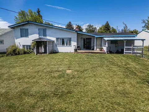 Exterior - 305 Walnut St, Nezperce, ID 83543 photo 2 of 3