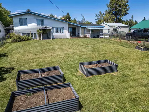 Exterior - 305 Walnut St, Nezperce, ID 83543 photo 1 of 3