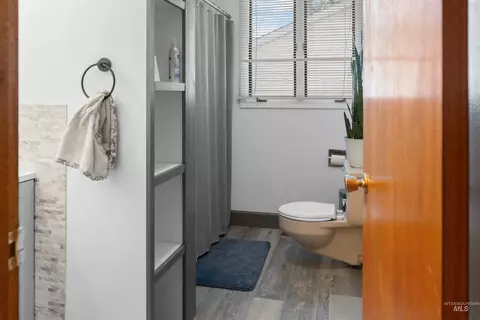 Bath - 305 Walnut St, Nezperce, ID 83543 photo 1 of 4