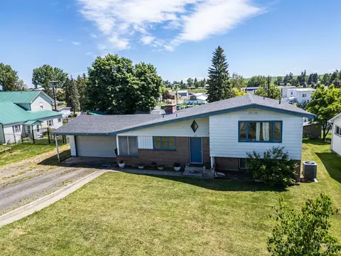 305 Walnut St, Nezperce, ID 83543