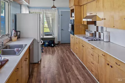 Kitchen - 305 Walnut St, Nezperce, ID 83543 photo 1 of 2