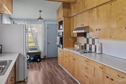 Kitchen - 305 Walnut St, Nezperce, ID 83543 photo 2 of 2