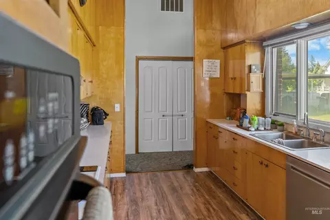 Entry Way - 305 Walnut St, Nezperce, ID 83543 photo 2 of 2