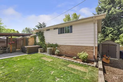 Exterior - 2139 Hillcrest Ln, Twin Falls, ID 83301 photo 8 of 9