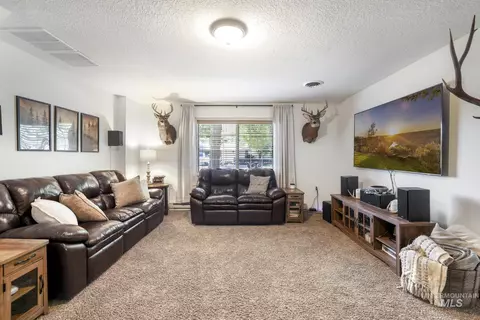 Living - 2139 Hillcrest Ln, Twin Falls, ID 83301 photo 3 of 3