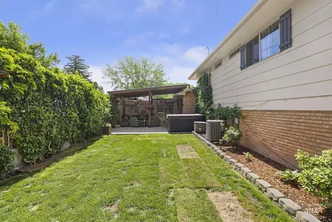 Exterior - 2139 Hillcrest Ln, Twin Falls, ID 83301 photo 7 of 9