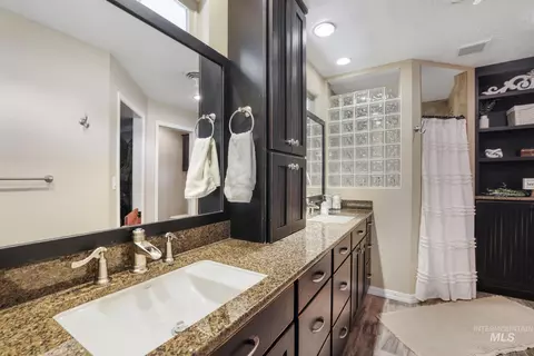 Bath - 2139 Hillcrest Ln, Twin Falls, ID 83301 photo 3 of 4