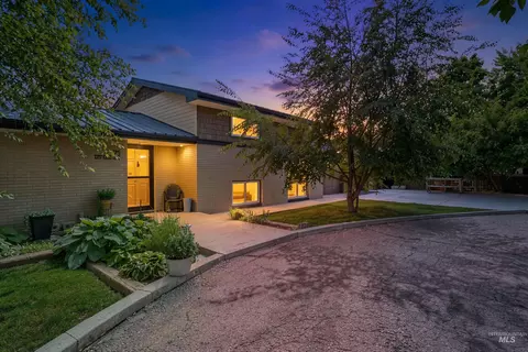2175 E Karen Dr, Meridian, ID 83646