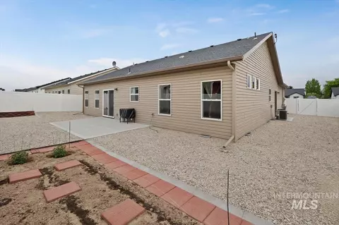 Exterior - 514 21st Ave E, Jerome, ID 83338 photo 4 of 8