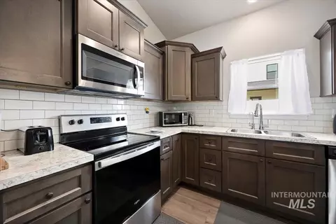 Kitchen - 514 21st Ave E, Jerome, ID 83338 photo 6 of 6