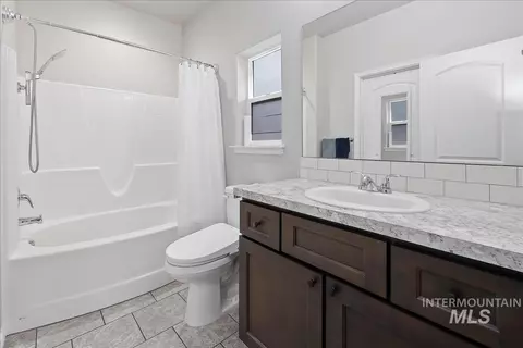 Bath - 514 21st Ave E, Jerome, ID 83338 photo 1 of 1