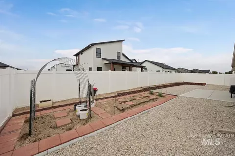 Exterior - 514 21st Ave E, Jerome, ID 83338 photo 6 of 8