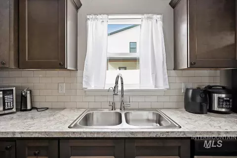 Kitchen - 514 21st Ave E, Jerome, ID 83338 photo 4 of 6