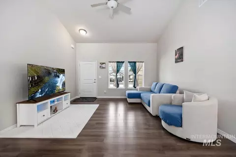 Living - 514 21st Ave E, Jerome, ID 83338 photo 1 of 1